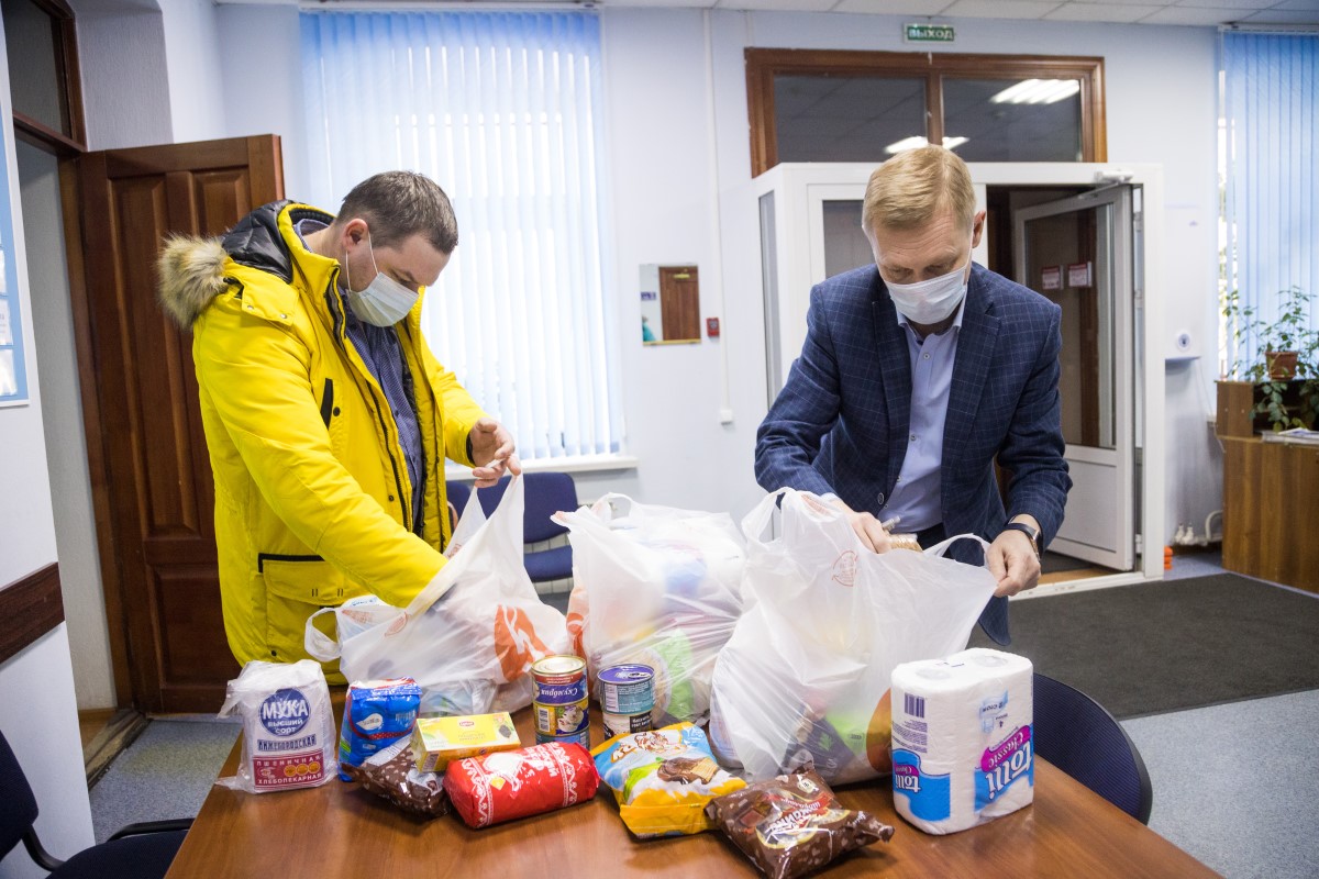 Нижегородцы приносят вещи и еду, чтобы помочь эвакуированным из Донбасса