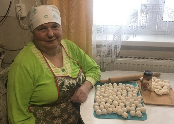 Жительница округа Чкаловск Наталья Золотухина знает, как отметить День пельменей