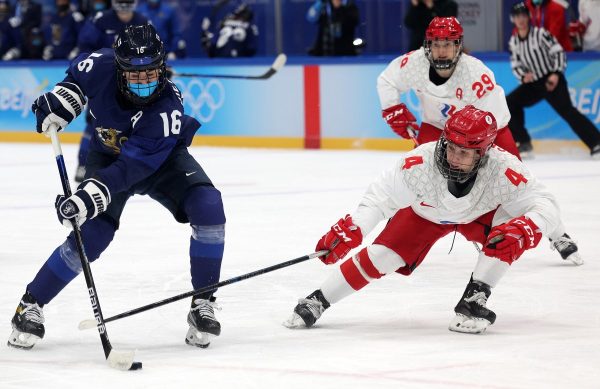 Женская сборная России по хоккею проиграла на Олимпиаде третий матч подряд с крупным счётом