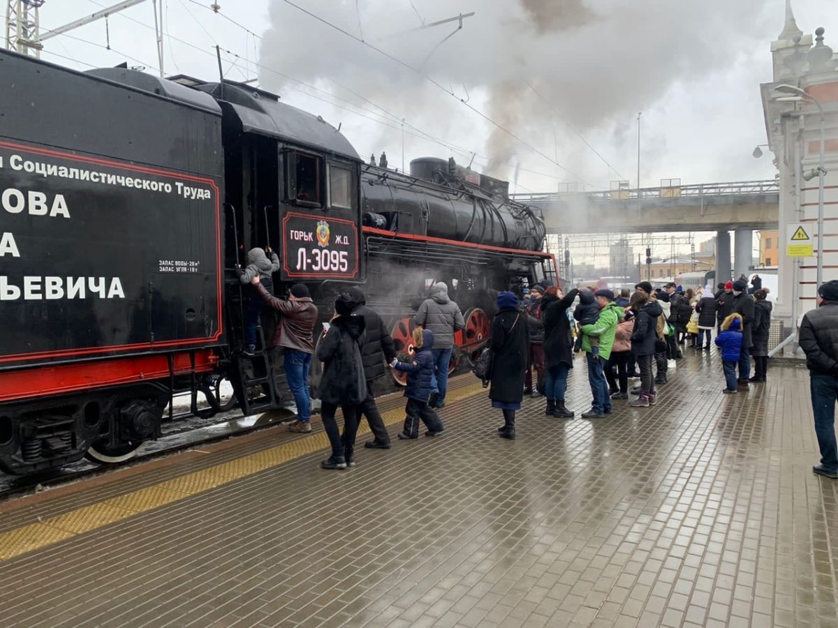 Туристы на ретропаровозе отправились из Нижнего Новгорода на станцию Моховые горы