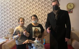 Депутаты исполняют желания детей в рамках благотворительных акций