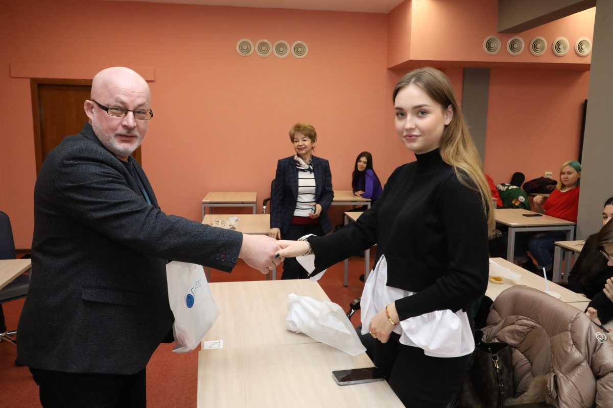 В номинации «Новогодние кружева» победила студентка второго курса Виктория Кузнецова