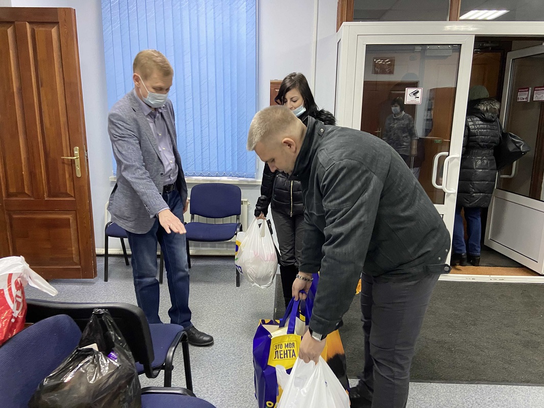 Жители Нижнего Новгорода собирают гуманитарную помощь для беженцев из ЛНР и ДНР