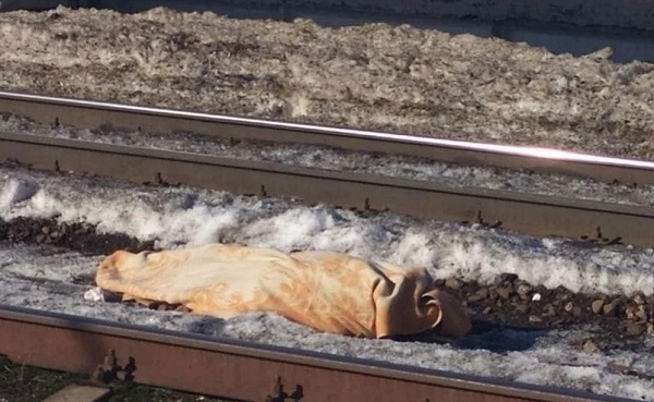 Пожилая женщина упала под поезд в Дзержинске