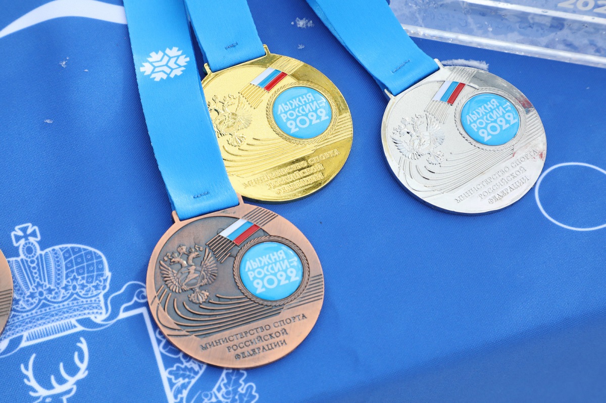 Участникам соревнований вручались памятные медали