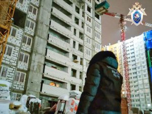 Двое рабочих упали с высоты 5 этажа в Нижнем Новгороде