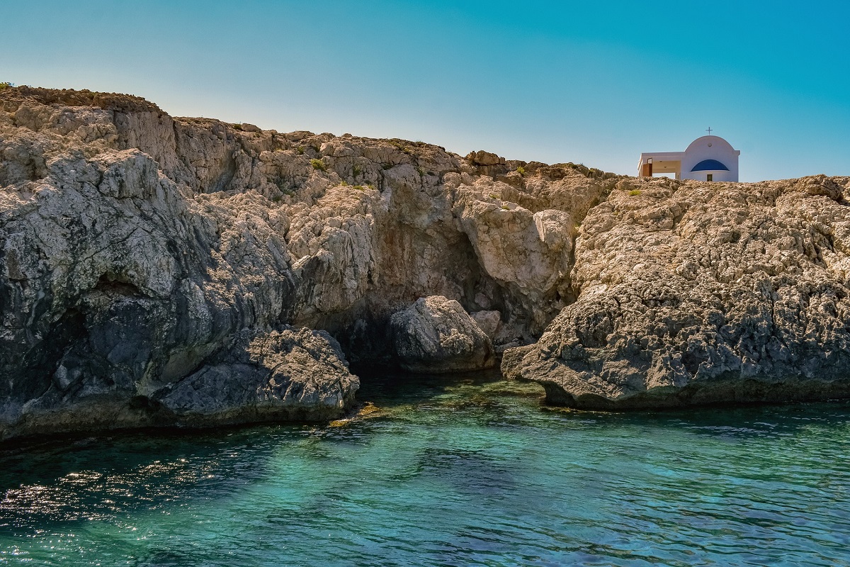 Власти Кипра отменят ковидные ограничения для туристов с 1 июня