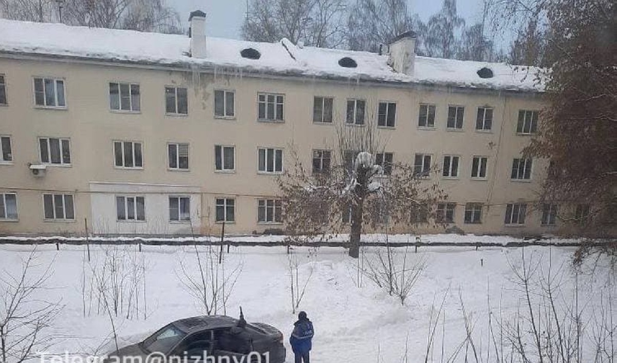 Нижегородец устроил стрельбу по сосулькам в Ленинском районе