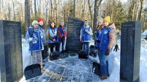 Более 600 нижегородских добровольцев очищают от&nbsp;снега места воинских захоронений