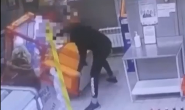 Два нижегородца украли сюрпризы из игрового аппарата в Сормовском районе