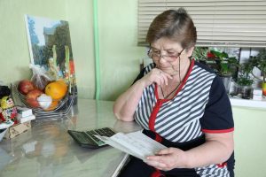 За что могут не платить пенсионеры: объясняем в карточках