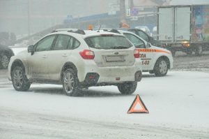Автомобиль врезался в экопункт в Советском районе Нижнего Новгорода