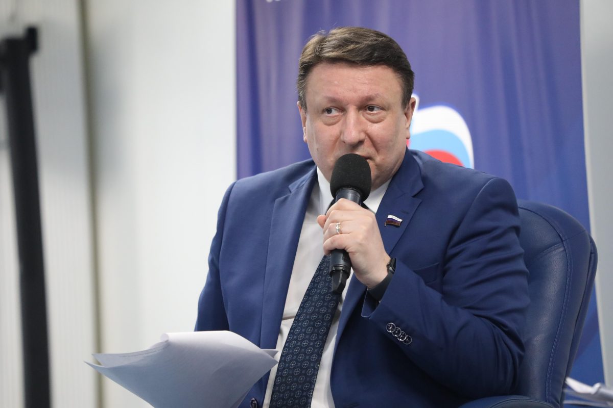 Председатель Гордумы Олег Лавричев поздравил нижегородок с 8 марта