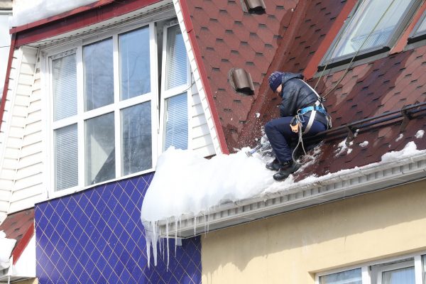 В Нижнем Новгороде займутся чисткой крыш от снега и сосулек