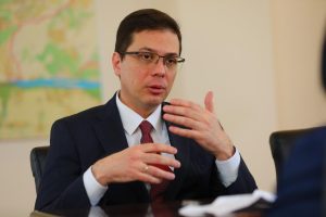 С главой в работу