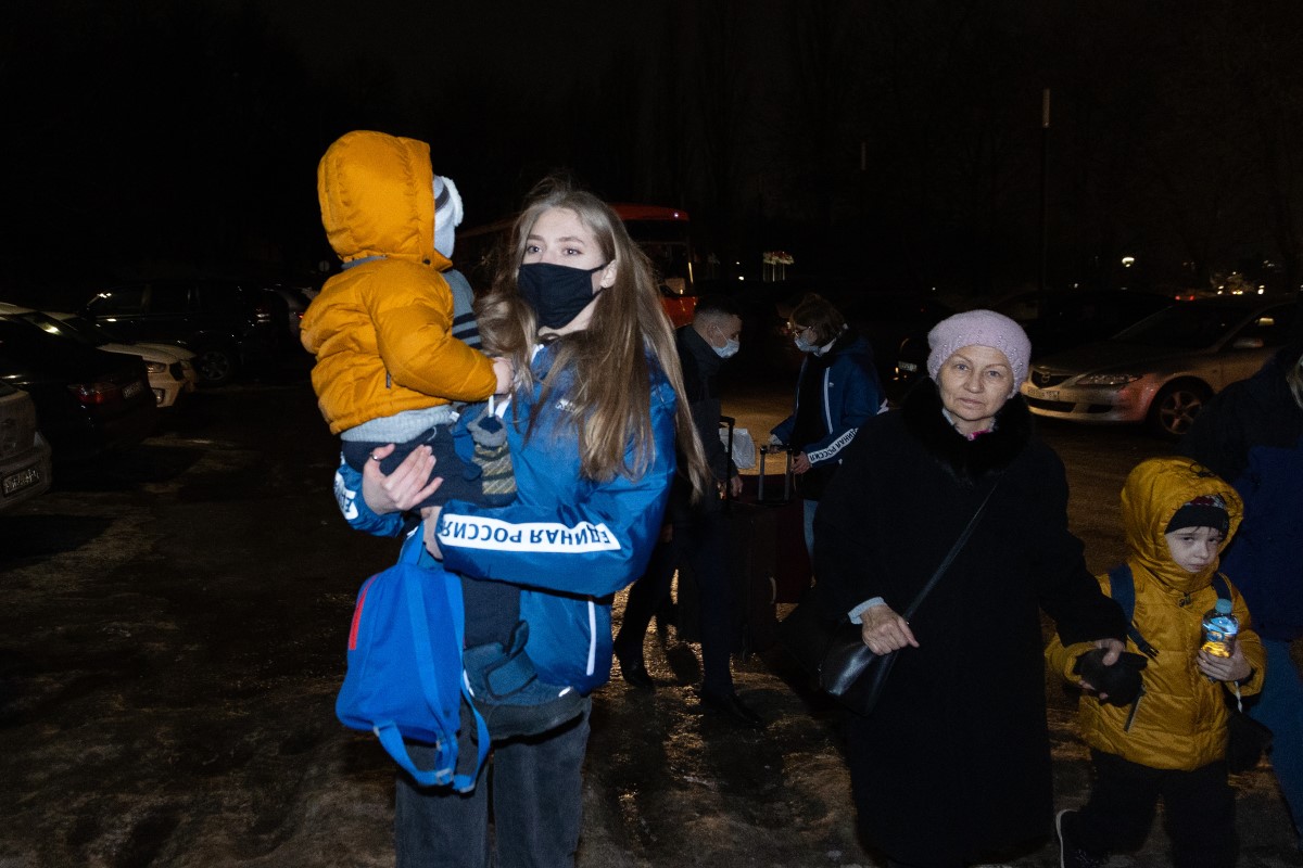 Школьникам из Донбасса на собранные «Единой Россией» деньги закупят рюкзаки с комплектом канцтоваров
