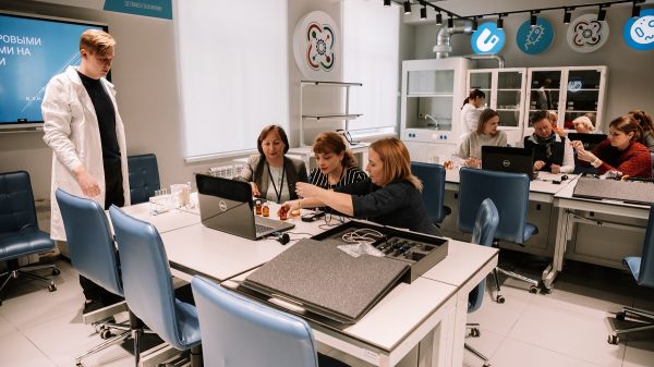 VR-технологии и роботов начнут использовать в нижегородских школах