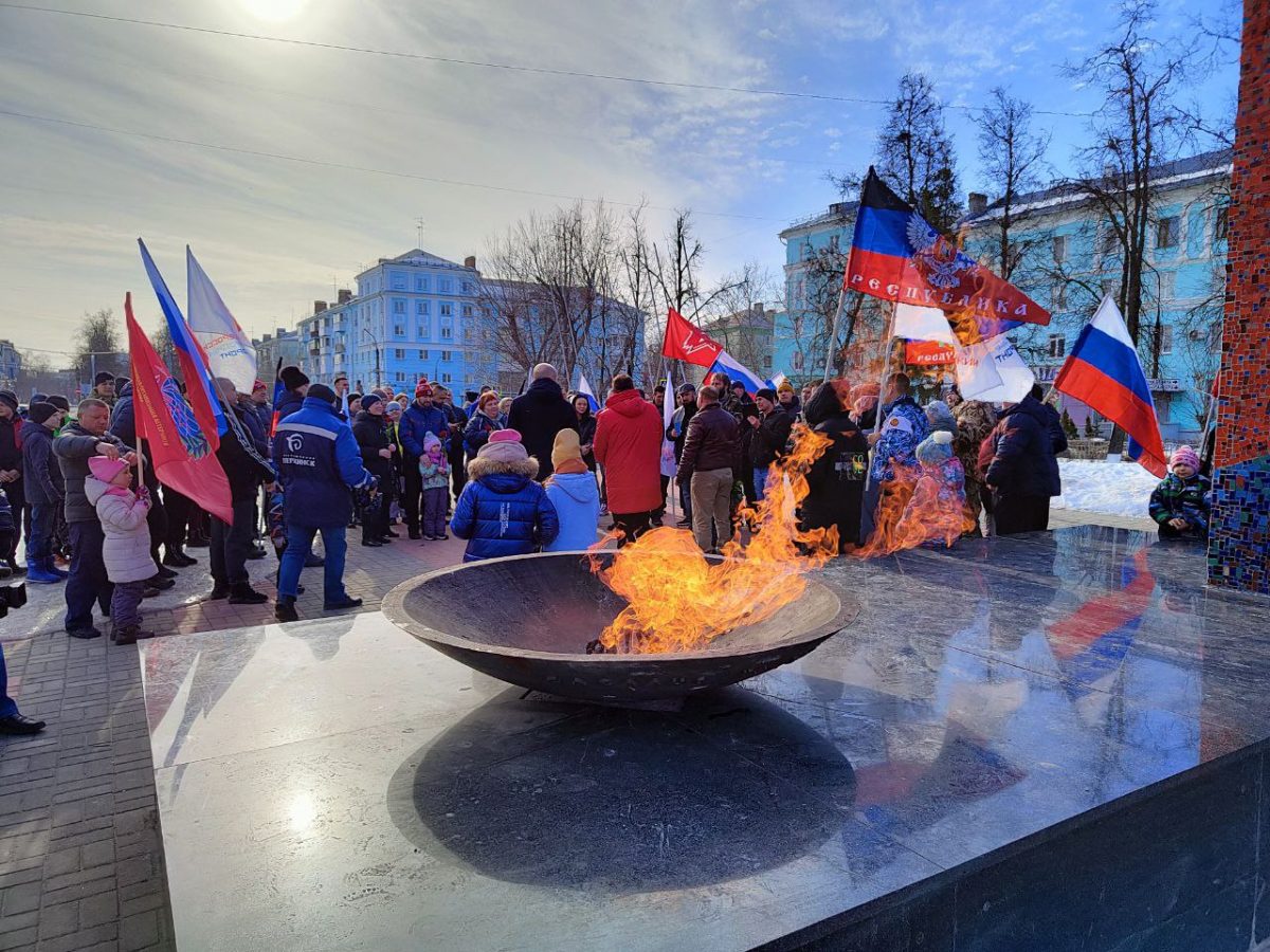 Участники проехались по основным проспектам города от его главной площади до площади Героев, где горит Вечный огонь.