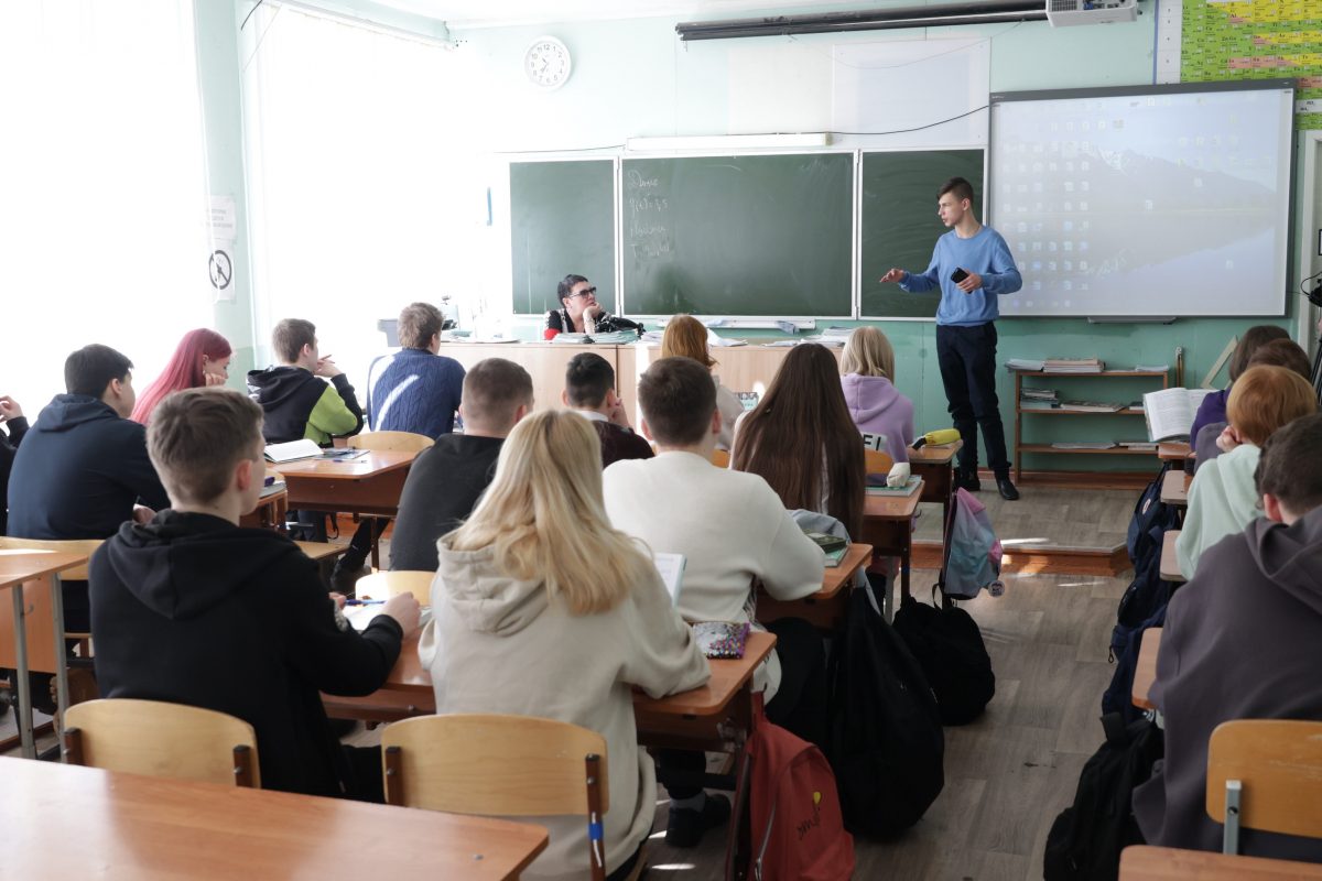 Дети из Донбасса включились в учебный процесс в дзержинской школе
