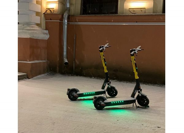 Девушка упала с электросамоката и травмировалась в Нижнем Новгороде