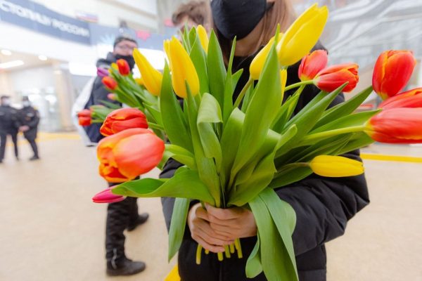 Более тысячи букетов вручили нижегородские волонтеры в рамках акции «Вам, любимые»