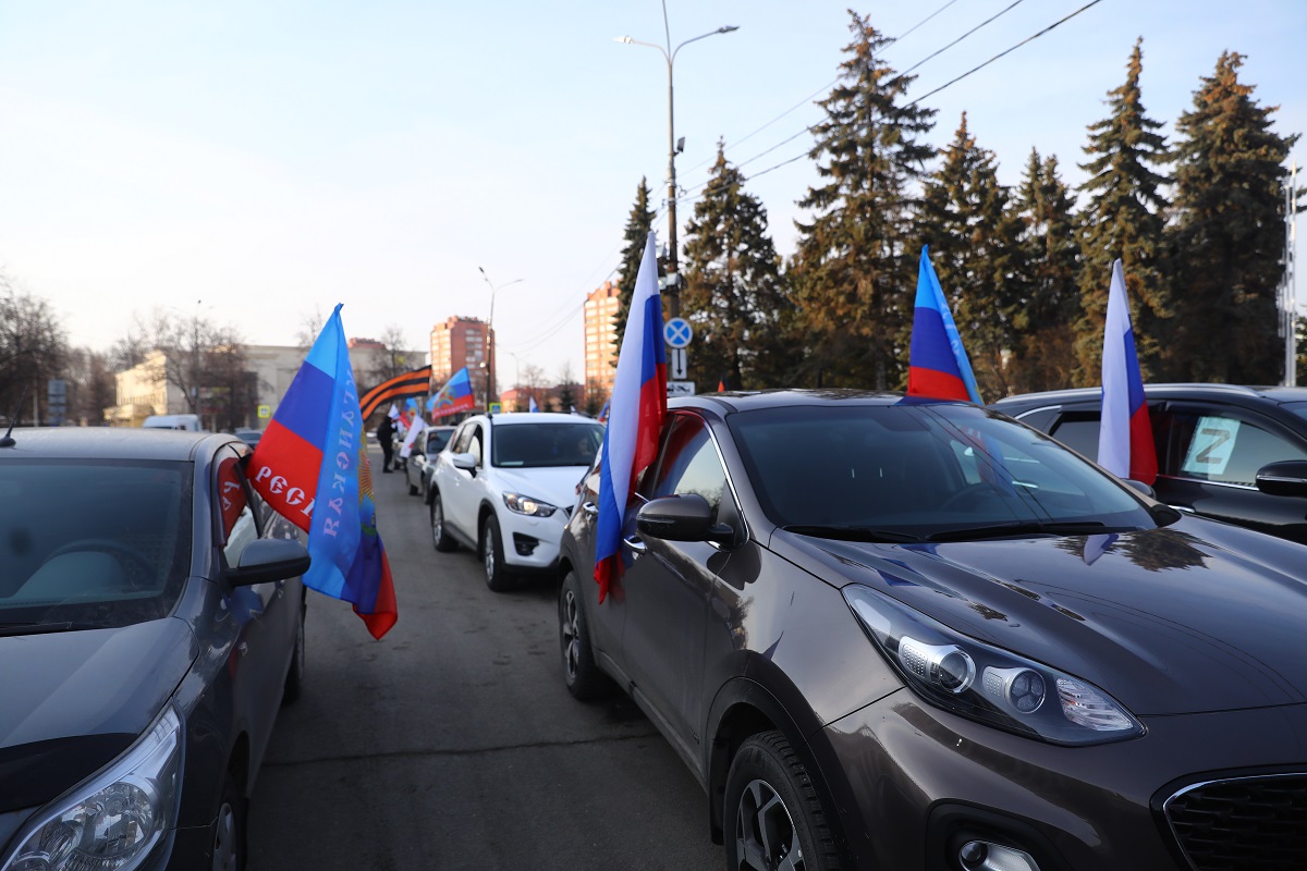35 нижегородцев проехались на машинах с флагами ДНР и ЛНР в поддержку Донбасса