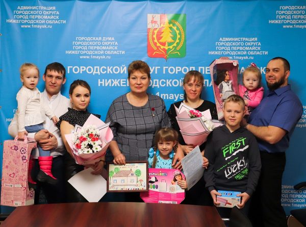 Две молодые семьи из Первомайска получили свидетельства о праве на социальную выплату для приобретения жилья