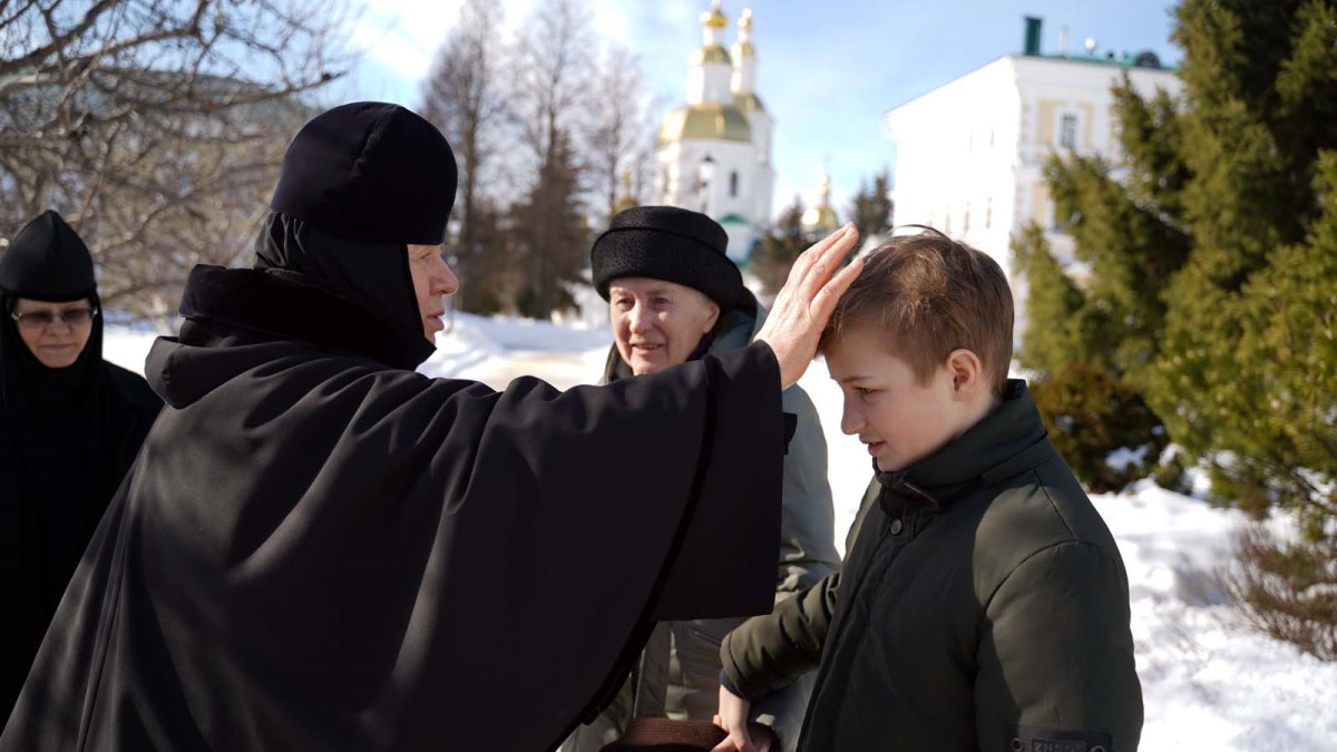 Жители Донбасса молились за мирное небо над головой