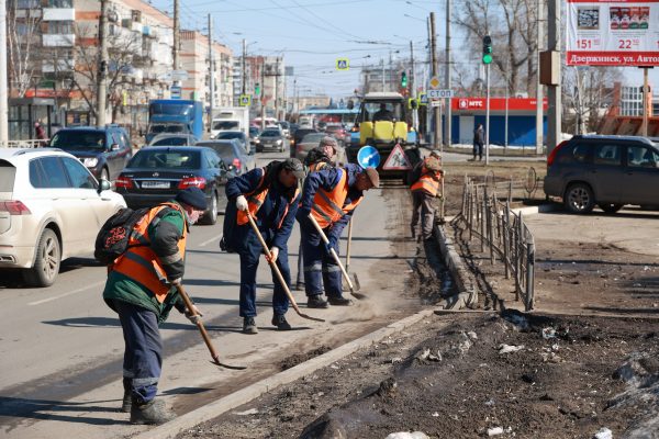 Почти 200 тонн мусора вывезено с городских дорог с начала генеральной уборки Дзержинска