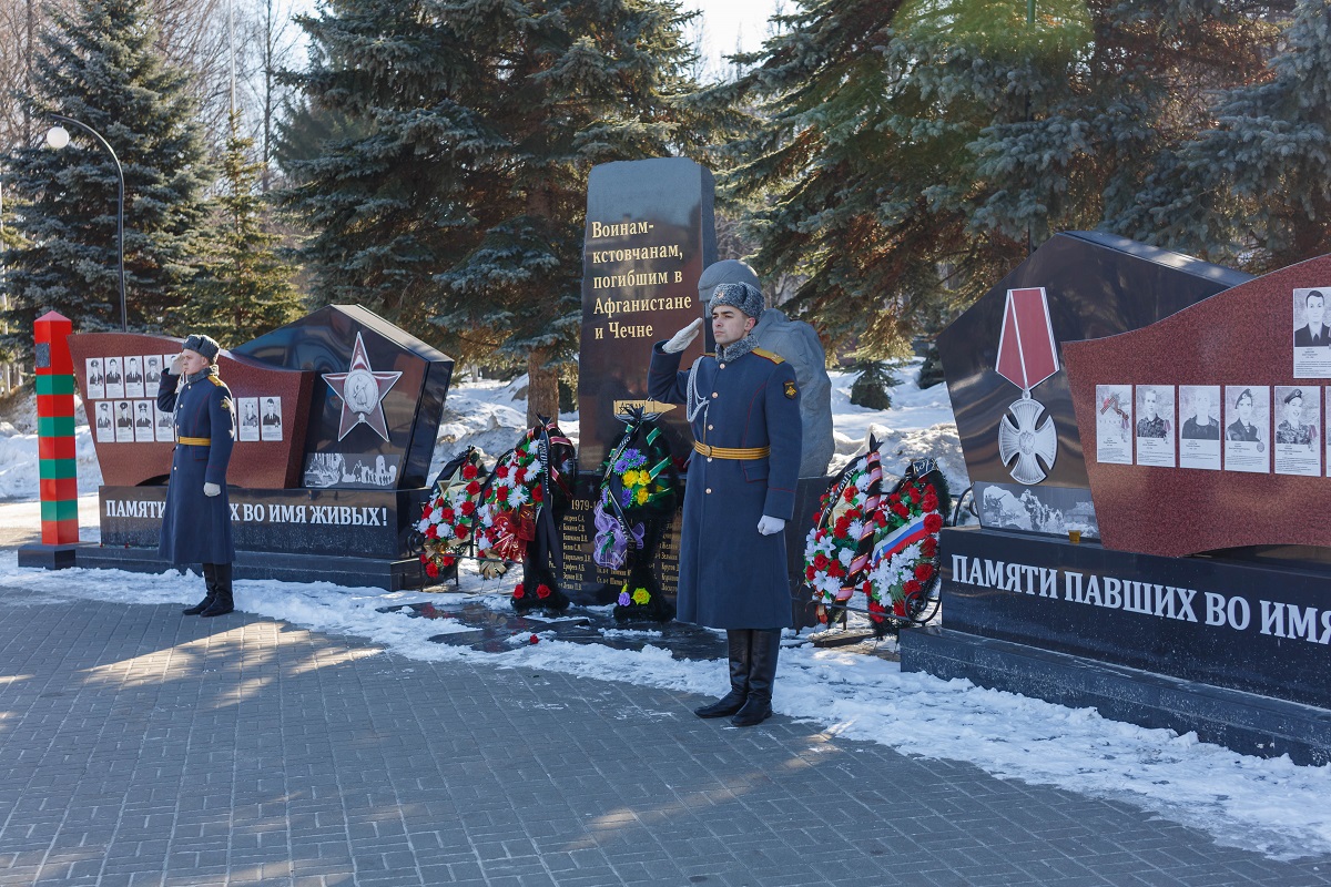 В Кстове почтили память десантников шестой роты, погибших в Чеченской Республике
