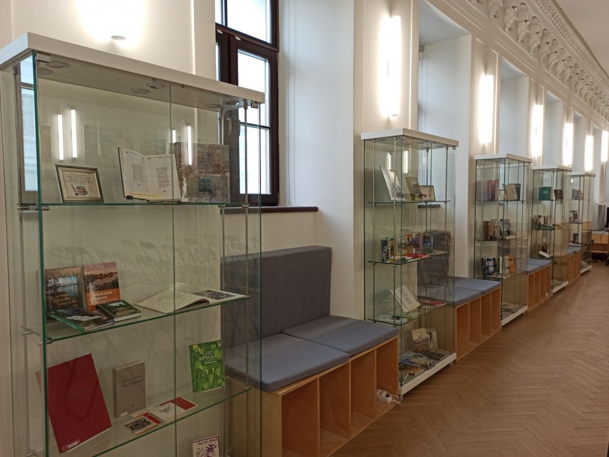 В Нижегородской областной библиотеке имени Ленина открылась выставка «Поэзия — моя держава»