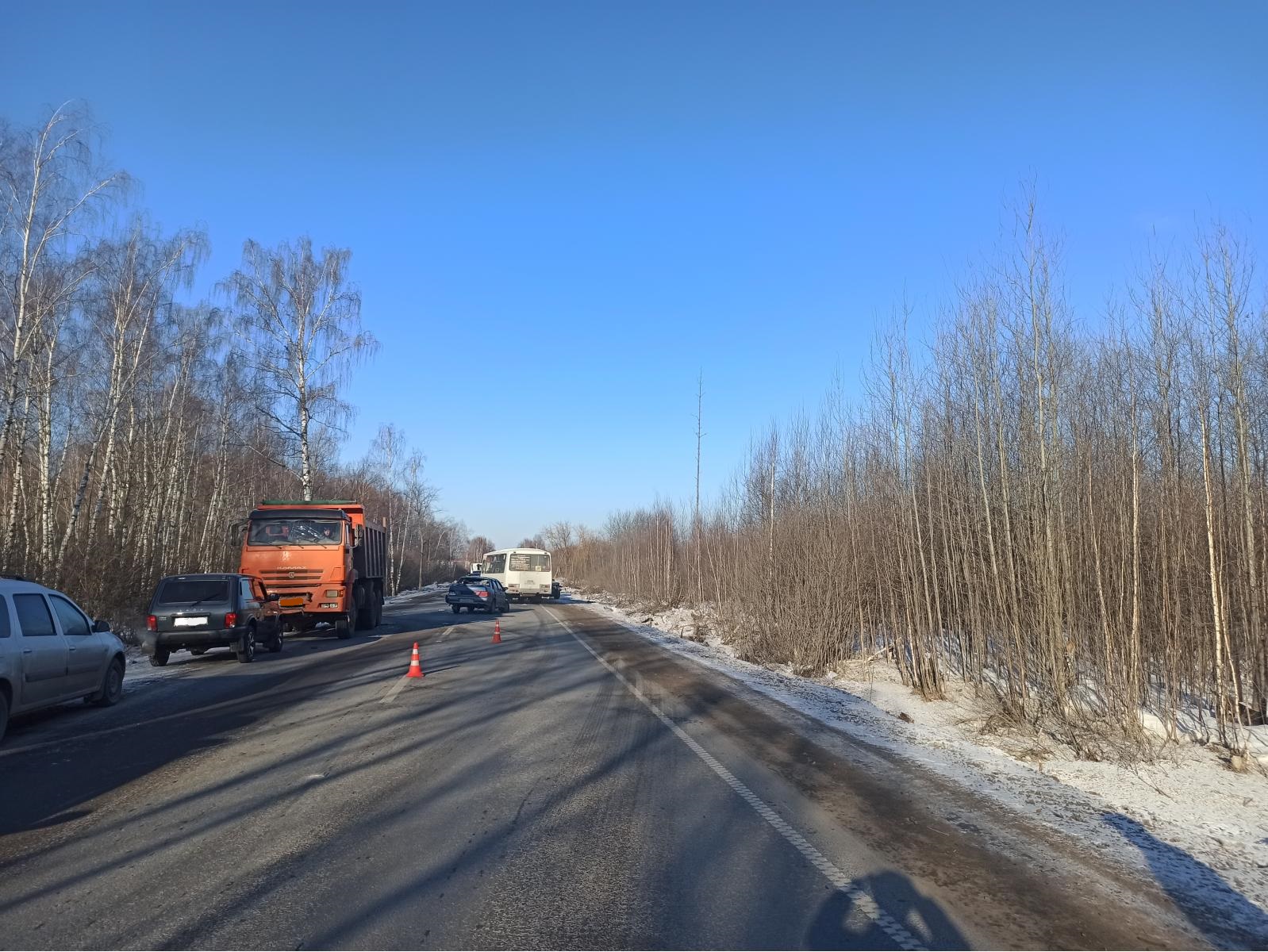 Два ребенка и взрослый пострадали в массовом ДТП в Автозаводском районе Нижнего Новгорода 10 марта 2022 года | Нижегородская правда