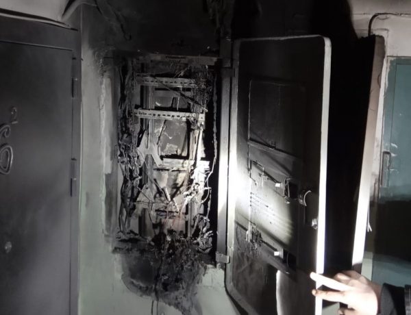 Спасатели эвакуировали 25 человек из-за пожара в многоквартирном доме на Московском шоссе