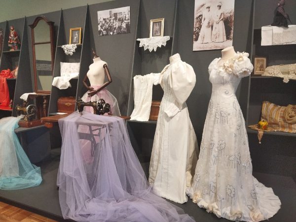 Выставка «Гений в юбке и её эпоха» открывается в Нижегородском художественном музее