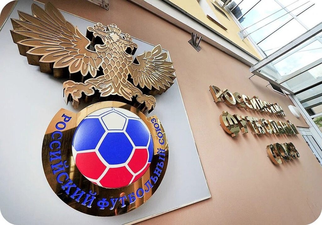 Российскую сборную и клубы исключили из международных соревнований по футболу