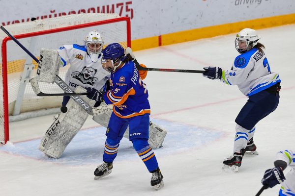 Хоккеистки нижегородского СКИФа дважды дома обыграли соперниц из Екатеринбурга