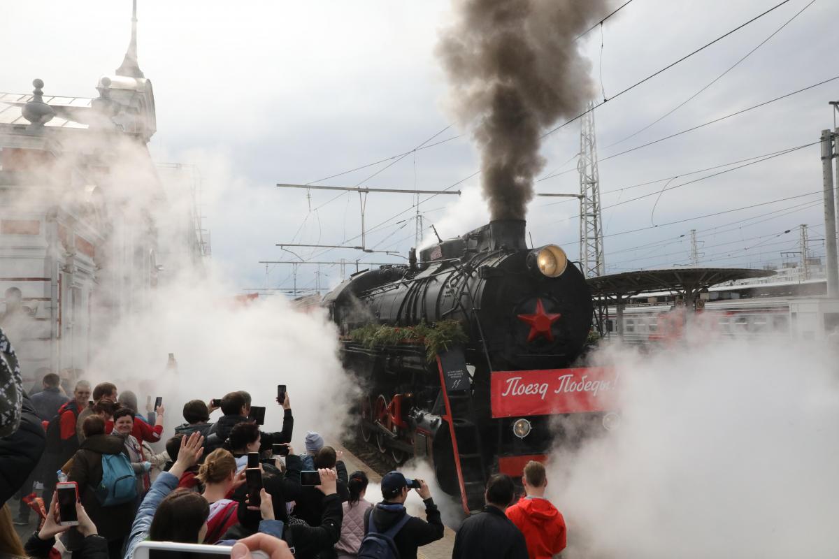 Поезд Победы прибывает на Московский вокзал 9 мая 2021 года