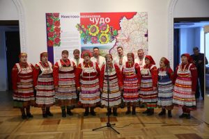 Уникальный народный промысел представили в Художественном музее мастера Вознесенского района