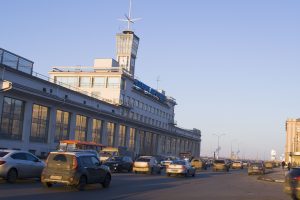Мотоциклист, пострадавший в ДТП на Нижневолжской набережной, скончался