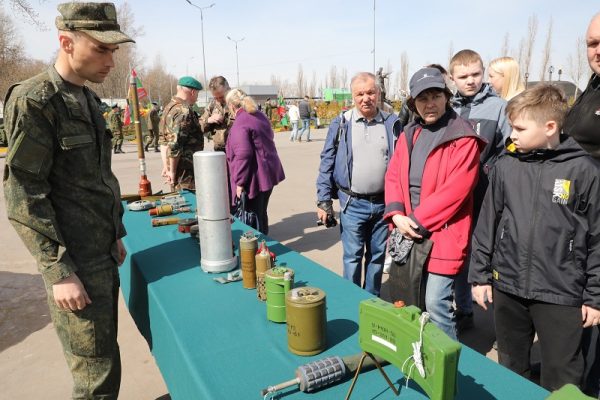 Выставка оружия заинтересовала нижегородцев разного возраста
