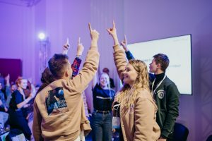 Коллаборации, самоидентичность и уверенность в своих силах