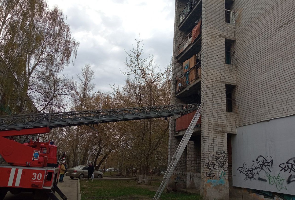 58 человек спасли при пожаре в многоквартирном доме в Сормовском районе