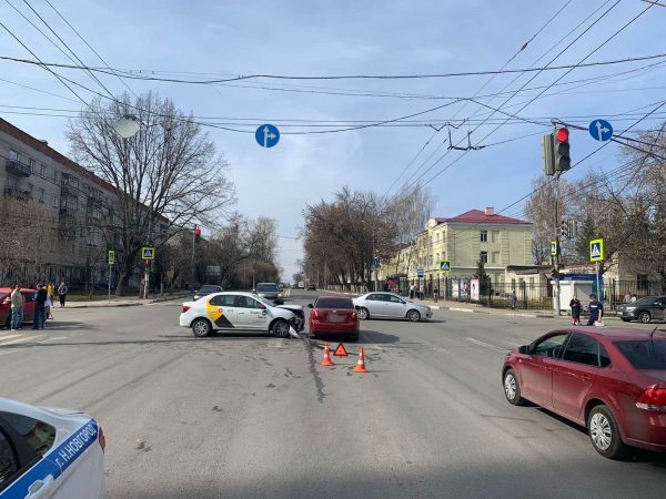 Нижегородец, нарушив правила, спровоцировал ДТП с двумя иномарками