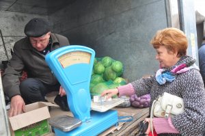 Магазины VS сельхозярмарки: выясняем, где выгоднее закупаться и почему