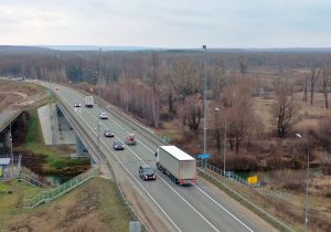 Движение в реверсивном режиме организуют на мосту через Кудьму во время техпроверки