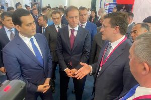 Глеб Никитин представил Денису Мантурову стенд Нижегородской области на&nbsp;выставке «Иннопром. Центральная Азия»