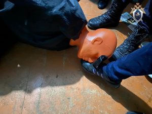 Подростки ворвались в квартиру пенсионера и избили его до смерти в Володарском районе