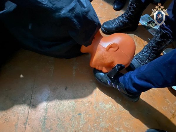 Подростки ворвались в квартиру пенсионера и избили его до смерти в Володарском районе