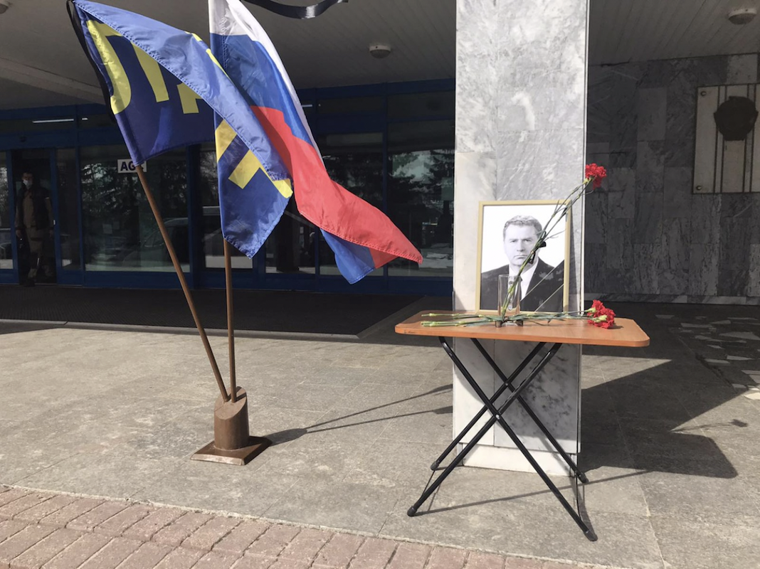 Стихийные мемориалы в память о Владимире Жириновском появились в Нижегородской области