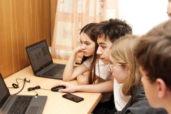 Студенты Мининского университета помогают в учебе школьникам из детских домов